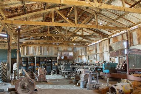 ...verließen viele der Arbeiter die Gegend wieder. Heute ist Humberstone ein beliebtes Touristenziel. 2005 wurde das Werk zu...