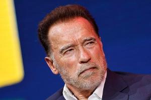 Arnold Schwarzenegger verwandelt sich in Zeus