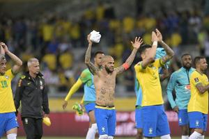 Brasilien und Argentinien marschieren, Rest stottert zur WM