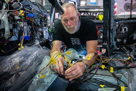 02/2022, E.C.D. Land Rover Defender 110 mit Tesla-Antrieb