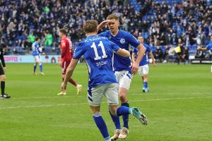 Schalke rückt in Spitzengruppe vor