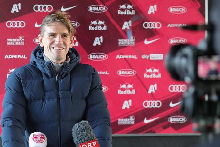 Wird im Top-Fußball ein Managerposten frei, dauert es selten lange, bis der Name Christoph Freund fällt - so auch in Gladbach. Freund überzeugt seit 2006 als Sportboss bei RB Salzburg und zauberte reihenweise neue Stars aus dem Hut. Der Podcast 'Fohlenfutter' hat Freund zum Topfavoriten auserkoren, sollte man in Gladbach erneut einen Manager vom Typen Eberl suchen.
