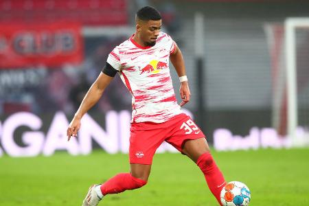 Wurde in seiner ersten Szene direkt von Coman düpiert und holte sich nach einem plumpen Foul direkt die Gelbe Karte ab. Gegen Ende immerhin noch mit guten Ansätzen beim offensiven Verteidigen nach vorne.