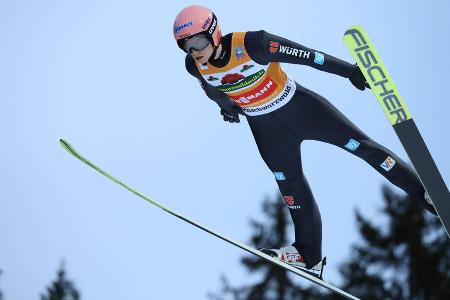 Der Skispringer aus Oberstdorf holte sich vor dem Abflug nach China noch einmal kräftig Motivation. Mit einem zweiten Platz bei der Generalprobe in Willingen eroberte der 28-Jährige die Führung im Gesamtweltcup zurück. Vor vier Jahren holte Geiger in Pyeongchang mit dem Team Silber - nun soll es auch im Einzel klappen.