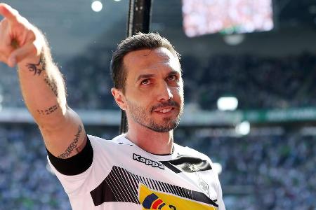 Stranzl schnürte zwischen 2011 und 2016 die Schuhe für die Elf von Niederrhein, die 'Bild' brachte den Österreicher nun als neuen starken Mann in der sportlichen Führung der Gladbacher ins Spiel. Der 41-Jährige ist auf Managerebene jedoch ein unbeschriebenes Blatt. 'Da ist überhaupt nichts dran. Mit mir hat keiner gesprochen. Ich bin mitten in der Trainerausbildung, da ist ein Job aktuell noch meilenweit entfernt', dementierte Stranzl inzwischen gegenüber 'ran'.