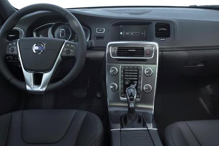 Sachlich und funktionell: Das Armaturenbrett im S60 CC