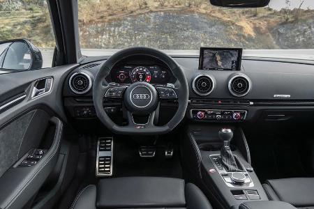 Auch das Innenleben des RS3 wirkt sportlich durch und durch