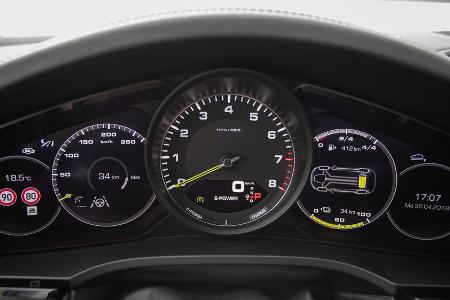 Anzeige mit Ansage über den Hybrid-Modus
