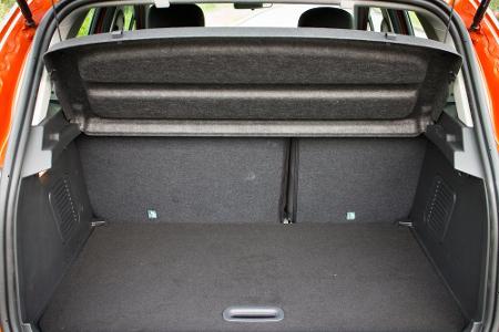 So sollte ein Kofferraum aussehen: Denn viel zu oft wird unnötiger Ballast mitherumgefahren. Und jedes Kilo kostet Sprit. Al...