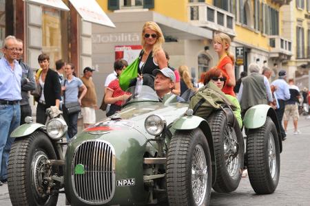 Die alten Boliden sind dabei vor allem für die Zuschauer ein Genuss.