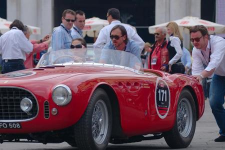 Wer sein Auto liebt, schiebt - die teilnehmenden Vehikel sind ja auch nicht mehr die jüngsten. Und irgendwann läuft jeder Wa...