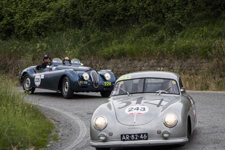Hach! Autoherz, was willst du mehr?! Porsche vor Jaguar.