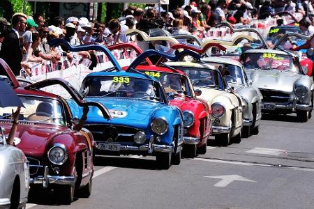 Parade der Traumwagen mit Flügel.