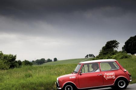 Auch Wagen nehmen teil, die dort früher eher nichts zu suchen hatten. Wie dieser Mini.