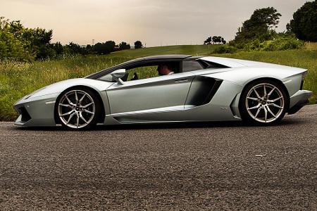 Dieser Lambo ist definitiv kein Oldtimer, doch Spaß macht der Aventador auch.