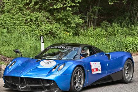 Kennen Sie diese Schönheit? Das ist ein seltener Pagani Huayra. Befeuert von einem AMG-Mercedes-Triebwerk mit mehr als 700 PS.