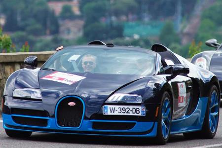 Wenn er dürfte, könnte er über 400 Sachen laufen: Der Bugatti Veyron. Nicht alt, dafür schnell.