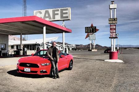 Die Route 66 - eine Straße, ein Mythos. Der Reisejournalist Freddy Langer hat die altehrwürdige Straße anlässlich ihres 90-j... Die Route 66 - eine Straße, ein Mythos. Der Reisejournalist Freddy Langer hat die altehrwürdige Straße anlässlich ihres 90-j...