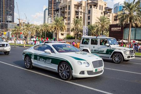 Auch dieser Wagen ist auf den Straßen von Dubai im Einsatz: der Bentley Continental GT.