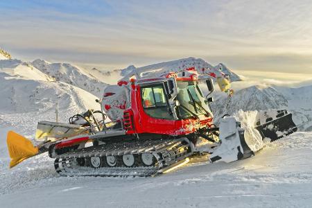 Ohne diesen Raupentyp würde es in Skigebieten keine präparieren Pisten geben.