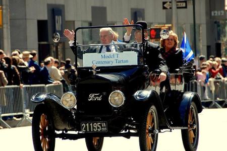 Platz 8: Ford Model - Das Ford Model T war 1908 das erste seriengefertigte Fahrzeug der Welt und dominierte den Markt. Es ve...
