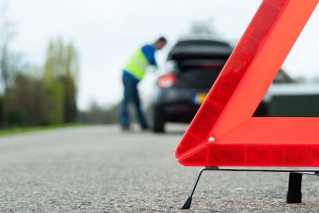 Ein Unfall ist der Albtraum jedes Autofahrers. Was in einem Notfall zu tun ist, sehen Sie hier.