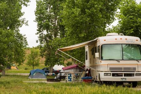 Sie gehen davon aus, ein Wohnmobilurlaub muss zwangsläufig spartanisch und entbehrend sein? Dann kennen Sie die fahrenden Pa... Sie gehen davon aus, ein Wohnmobilurlaub muss zwangsläufig spartanisch und entbehrend sein? Dann kennen Sie die fahrenden Pa...