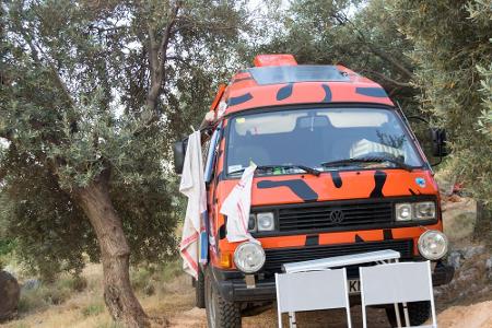 Eine ausgebauter VW Bus und ab in die Natur: Das ist unser Bild in Deutschland vom Urlaub mit dem Wohnmobil. Doch es geht au...