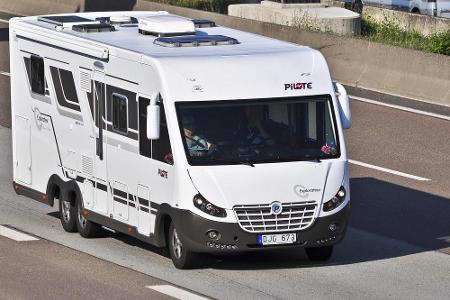 Im Kommen, wenn man es sich denn leisten kann, sind vollintegrierte Wohnmobile. Hier ist der Wohnraum nicht aufgesetzt, sond...