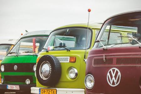 Der Bulli. Die dritte große VW-Legende neben Käfer und Golf. Doch auch der VW-Bus hat sich im Laufe der letzten 70 Jahre ver... Der Bulli. Die dritte große VW-Legende neben Käfer und Golf. Doch auch der VW-Bus hat sich im Laufe der letzten 70 Jahre ver...