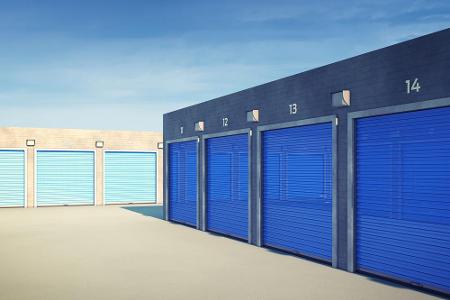 Self Storage - das ist der englische Begriff für Garagen zum Einlagern. Autos verirren sich eher selten in sie.