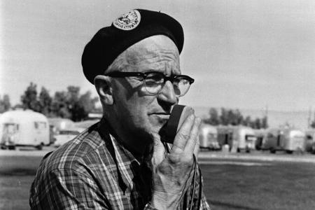 Wallace Merle Byam (genannt Wally. 1896-1962) entwickelte Ende der 20er Jahre des vergangenen Jahrhunderts aus Materialien w...