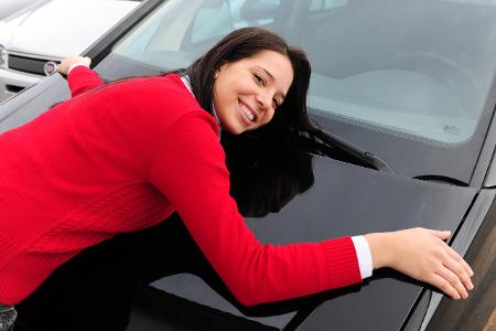 Frauen und Männer haben unterschiedliche Geschmäcker. Das gilt auch beim Autokauf. Welche Autos vor allem beim weiblichen Ge... Frauen und Männer haben unterschiedliche Geschmäcker. Das gilt auch beim Autokauf. Welche Autos vor allem beim weiblichen Ge...