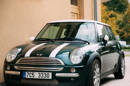 Platz 2: Mini Cooper - klein aber fein und optisch edler als der Smart präsentiert sich der flotte Engländer. Auf den hinter...
