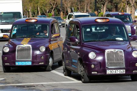 Genau hinsehen! Diese Taxis fahren nicht in London, sondern in Baku. Seit 2012 sind sie ein Aushängeschild der aserbaidschan...