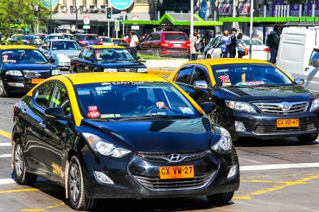 Schwarzgelb ist nicht nur die Farbe von Borussia Dortmund, auch die Taxis in Chile erkennt man daran.
