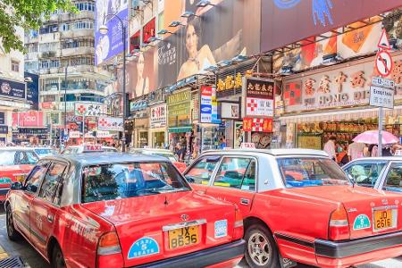 Im Gegensatz dazu sind Taxis in Hongkong rot. Die allermeisten Fahrzeuge davon sind Modelle von Toyota.