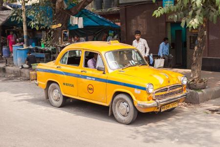 Der Hindustan Ambassador wurde von 1958 bis 2014 hergestellt. Es ist das indische Auto schlechthin und wird in dem Land nach...