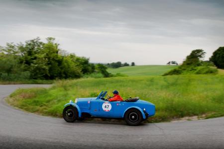 Wer genau hingesehen hat, konnte oberhalb des Kühlergrills das Logo der Marke Bugatti erkennen. Bei dem Fahrzeug handelt es ...