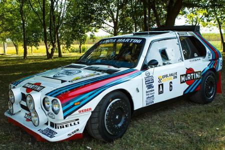 Sein Nachfolger in der Gruppe B, der Delta S4, raste mit Allradantrieb über die Wertungsprüfungen. Turbo und Kompressor pres...