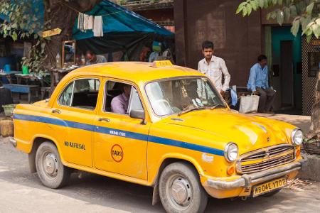 Der Ambassador von Hindustan wird nicht mehr produziert - ist jedoch ob seiner Bauzeit von 1958 bis 2014 noch immer und über...