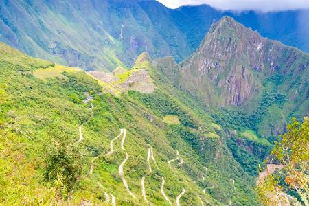 Auch der Weg zur Ruinenstadt Machu Picchu in Peru ist alles andere als einfach zu bewältigen. Rund neun Kilometer ist die St...