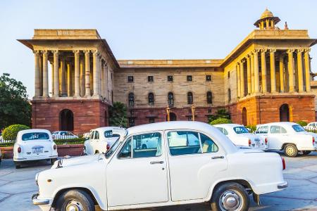 Das war der Käfer Indiens. Der Hindustan Ambasador wurde von 1958 bis 2014 hergestellt und von der indischen Bevölkerung gel...