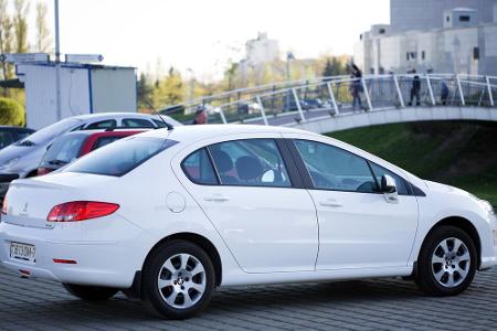 Seit 2010 ist der Peugeot 408 in China und Brasilien erhältlich. Die Limousine der unteren Mittelklasse gibt es bereits in d...