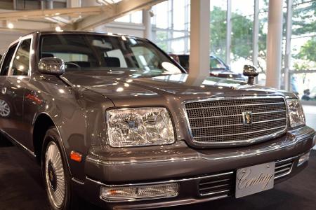Den Toyota Century gibt es seit 1967 in Japan. Die aktuelle 2. Generation hat einen 5,0-Liter-Motor mit 280 PS. Die Limousin...