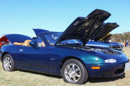 In den USA verkauft Mazda ab 1989 diesen Wagen unter den Namen Miata. In Deutschland firmiert er unter MX-5. Heute ist er de...