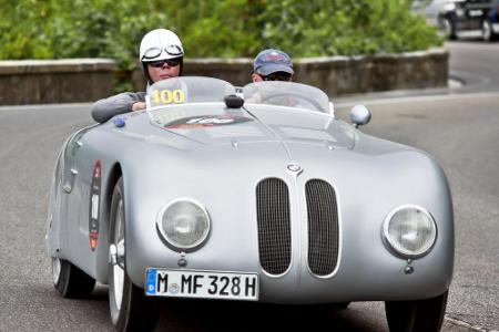 Zurück in die Vorkriegszeit. Erkennen Sie diesen Roadster, der auch heute noch bei vielen Oldtimer-Fans das Herz höher schla...