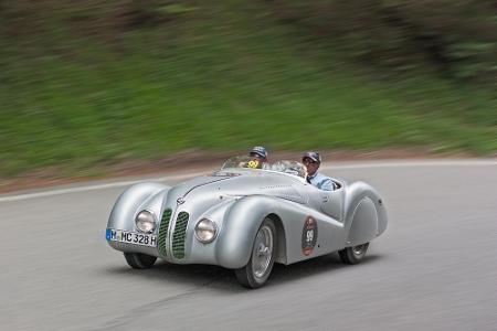 Es ist der BMW 328 Mille Miglia. Der Roadster gilt genauso wie die Isetta als Kultauto der Marke.