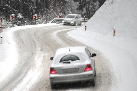 Schnee, Eis, Kälte - für Autofahrer sicherlich nicht die schönsten Umstände. Doch gut vorbereitet und mit den richtigen Tipp... Schnee, Eis, Kälte - für Autofahrer sicherlich nicht die schönsten Umstände. Doch gut vorbereitet und mit den richtigen Tipp...