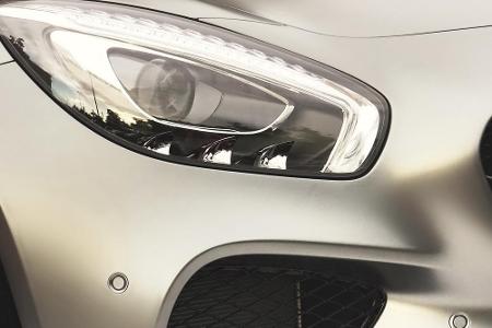 PDC: Wenn sie sich fragen, welche Funktion die kleinen runden Einbuchtungen oder Knöpfe in den Stoßstangen eines Autos haben...